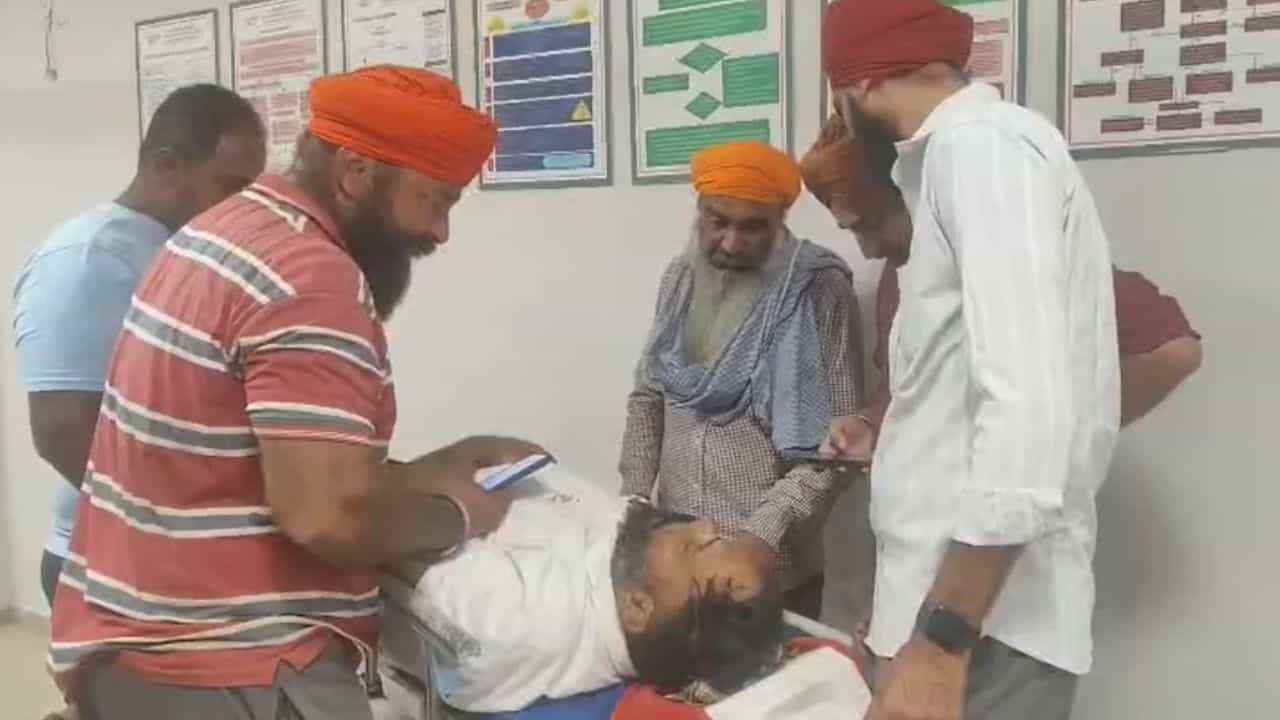ਤਰਨਤਾਰਨ ਚ ਵੱਡੀ ਵਾਰਦਾਤ, ਪੈਸਿਆਂ ਦੇ ਲੈਣ-ਦੇਣ ਨੂੰ ਲੈ ਕੇ ਚੱਲੀਆਂ ਗੋਲੀਆਂ; 1 ਦੀ ਮੌਤ ਤੇ 2 ਜ਼ਖ਼ਮੀ ਤਰਨਤਾਰਨ ਚ ਵੱਡੀ ਵਾਰਦਾਤ, ਪੈਸਿਆਂ ਦੇ ਲੈਣ-ਦੇਣ ਨੂੰ ਲੈ ਕੇ ਚੱਲੀਆਂ ਗੋਲੀਆਂ; 1 ਦੀ ਮੌਤ ਤੇ 2 ਜ਼ਖ਼ਮੀ