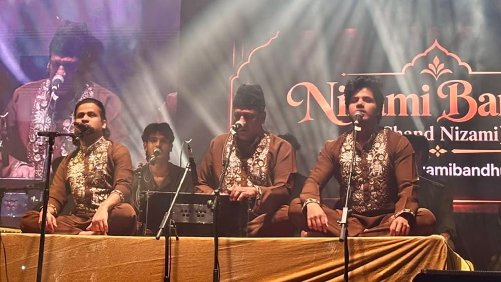 ਹਾਲਾਂਕਿ, ਨਿਜ਼ਾਮੀ ਬ੍ਰਦਰਜ਼ ਦੀ ਗੱਲ ਕਰੀਏ ਤਾਂ ਇਹ ਪਹਿਲੀ ਵਾਰ ਨਹੀਂ ਹੈ ਜਦੋਂ ਉਨ੍ਹਾਂ ਨੇ ਟੀਵੀ9 ਪ੍ਰੋਗਰਾਮ ਵਿੱਚ Performance ਪੇਸ਼ ਕੀਤੀ। ਫੈਸਟੀਵਲ ਦੇ ਪਿਛਲੇ ਸੀਜ਼ਨ ਵਿੱਚ, ਇਸ ਸੰਗੀਤਕ ਸਮੂਹ ਨੇ ਆਪਣੀ ਗਾਇਕੀ ਨਾਲ ਸਟੇਜ 'ਤੇ ਅੱਗ ਲਗਾ ਦਿੱਤੀ ਸੀ ਅਤੇ ਦਰਸ਼ਕਾਂ ਨੂੰ ਮੋਹਿਤ ਕੀਤਾ ਸੀ। ਇੱਕ ਵਾਰ ਫਿਰ ਅਜਿਹਾ ਹੀ ਦ੍ਰਿਸ਼ ਦੇਖਣ ਨੂੰ ਮਿਲਿਆ।
