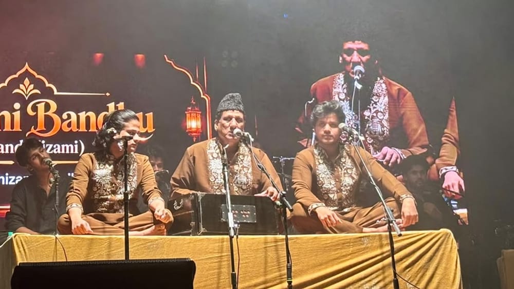 TV9 Festival Of India Photos: ਦੇਸ਼ ਦੇ ਸਭ ਤੋਂ ਵੱਡੇ ਨਿਊਜ਼ ਨੈੱਟਵਰਕ, TV9 ਨੇ ਇੱਕ ਵਾਰ ਫਿਰ ਫੈਸਟੀਵਲ ਆਫ਼ ਇੰਡੀਆ ਦਾ ਆਯੋਜਨ ਕੀਤਾ ਹੈ। ਇਹ ਫੈਸਟੀਵਲ 16 ਅਕਤੂਬਰ ਨੂੰ ਸ਼ੁਰੂ ਹੋਇਆ ਸੀ ਅਤੇ 20 ਅਕਤੂਬਰ ਤੱਕ ਜਾਰੀ ਰਹੇਗਾ। 19 ਅਕਤੂਬਰ (ਸੋਮਵਾਰ) ਨਿਜ਼ਾਮੀ ਭਰਾਵਾਂ ਦੇ ਪ੍ਰਸ਼ੰਸਕਾਂ ਲਈ ਇੱਕ ਖਾਸ ਦਿਨ ਹੈ।