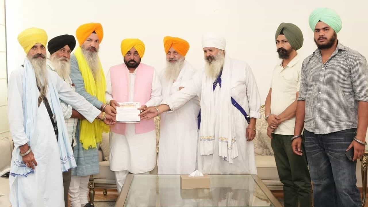 ਚੰਡੀਗੜ੍ਹ ਚ ਧਰਮ ਯੁੱਧ ਮੋਰਚੇ ਦੇ ਆਗੂਆਂ ਦੀ CM ਨਾਲ ਮੀਟਿੰਗ, ਪੰਥਕ ਮਸਲਿਆਂ ਤੇ ਹੋਈ ਚਰਚਾ ਚੰਡੀਗੜ੍ਹ ਚ ਧਰਮ ਯੁੱਧ ਮੋਰਚੇ ਦੇ ਆਗੂਆਂ ਦੀ CM ਨਾਲ ਮੀਟਿੰਗ, ਪੰਥਕ ਮਸਲਿਆਂ ਤੇ ਹੋਈ ਚਰਚਾ
