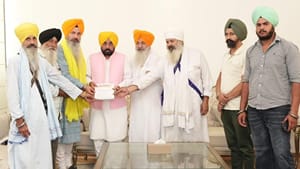 'ਧਰਮ ਯੁੱਧ ਮੋਰਚੇ' ਦੇ ਆਗੂਆਂ ਦੀ CM ਨਾਲ ਮੀਟਿੰਗ, ਪੰਥਕ ਮਸਲਿਆਂ 'ਤੇ ਹੋਈ ਚਰਚਾ