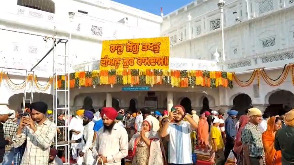 ਚੌਥੇ ਪਾਤਸ਼ਾਹ ਸ੍ਰੀ ਗੁਰੂ ਰਾਮਦਾਸ ਜੀ ਦੇ ਪ੍ਰਕਾਸ਼ ਪੁਰਬ ਮੌਕੇ ਸੱਚਖੰਡ ਸ੍ਰੀ ਹਰਿਮੰਦਰ ਸਾਹਿਬ ਵਿਖੇ ਲੱਖਾਂ ਦੀ ਗਿਣਤੀ ਵਿੱਚ ਸੰਗਤਾਂ ਨਤਮਸਤਕ ਹੋਈਆਂ। ਦੇਸ਼-ਵਿਦੇਸ਼ ਤੋਂ ਪਹੁੰਚੀ ਸੰਗਤ ਨੇ ਗੁਰੂ ਘਰ ਦੀਆਂ ਖ਼ੁਸ਼ੀਆਂ ਪ੍ਰਾਪਤ ਕੀਤੀਆਂ।