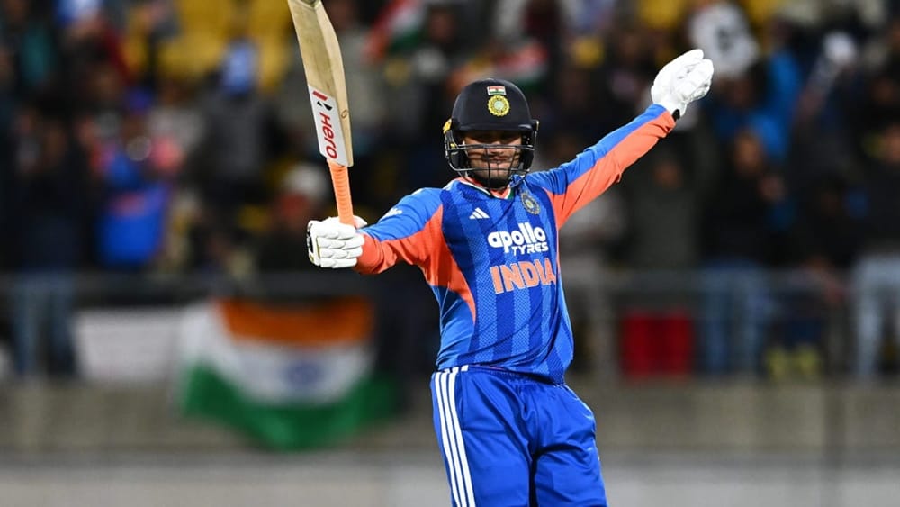 ਅਭਿਸ਼ੇਕ ਸ਼ਰਮਾ ਨੇ T20 ਇੰਟਰਨੈਸ਼ਨਲ ਵਿੱਚ 20 ਤੋਂ ਘੱਟ ਗੇਂਦਾਂ ਵਿੱਚ ਨੌਵੀਂ ਵਾਰ 50 ਜਾਂ ਇਸ ਤੋਂ ਵੱਧ ਦੌੜਾਂ ਬਣਾਈਆਂ ਹਨ। ਇਹ ਇੱਕ ਵਿਸ਼ਵ ਰਿਕਾਰਡ ਹੈ। ਉਨ੍ਹਾਂ ਤੋਂ ਇਲਾਵਾ ਕੋਈ ਵੀ ਖਿਡਾਰੀ ਅਜਿਹਾ ਕਾਰਨਾਮਾ ਨਹੀਂ ਕਰ ਸਕਿਆ। ਯੁਵਰਾਜ ਸਿੰਘ, ਡੇਵਿਡ ਵਾਰਨਰ, ਕੋਲਿਨ ਮੁਨਰੋ ਅਤੇ ਫਿਨ ਐਲਨ ਨੇ ਤਿੰਨ-ਤਿੰਨ ਵਾਰ ਇਹ ਉਪਲਬਧੀ ਹਾਸਲ ਕੀਤੀ ਹੈ। (ਫੋਟੋ: PTI)