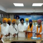 ਪਾਕਿਸਤਾਨ ਤੋਂ ਸਿੱਖ ਸ਼ਰਧਾਲੂਆਂ ਦਾ ਜਥਾ ਸ੍ਰੀ ਹਰਿਮੰਦਰ ਸਾਹਿਬ ਨਤਮਸਤਕ, ਪ੍ਰਬੰਧਕਾਂ ਦਾ ਕੀਤਾ ਧੰਨਵਾਦ