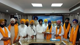 ਪਾਕਿਸਤਾਨੀ ਸਿੱਖ ਜਥਾ ਸ੍ਰੀ ਹਰਿਮੰਦਰ ਸਾਹਿਬ ਨਤਮਸਤਕ, ਪ੍ਰਬੰਧਕਾਂ ਦਾ ਕੀਤਾ ਧੰਨਵਾਦ