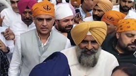 ਹਰਿਮੰਦਰ ਸਾਹਿਬ ਪਹੁੰਚੇ ਪਰਗਟ ਤੇ ਪਾਇਲਟ, ਲਿਆ ਗੁਰੂ ਸਾਹਿਬ ਦਾ ਆਸ਼ੀਰਵਾਦ