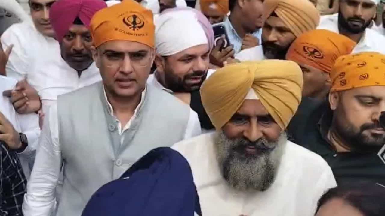 ਹਰਿਮੰਦਰ ਸਾਹਿਬ ਪਹੁੰਚੇ ਪਰਗਟ ਸਿੰਘ ਤੇ ਸਚਿਨ ਪਾਇਲਟ, ਲਿਆ ਗੁਰੂ ਸਾਹਿਬ ਦਾ ਆਸ਼ੀਰਵਾਦ ਹਰਿਮੰਦਰ ਸਾਹਿਬ ਪਹੁੰਚੇ ਪਰਗਟ ਸਿੰਘ ਤੇ ਸਚਿਨ ਪਾਇਲਟ, ਲਿਆ ਗੁਰੂ ਸਾਹਿਬ ਦਾ ਆਸ਼ੀਰਵਾਦ