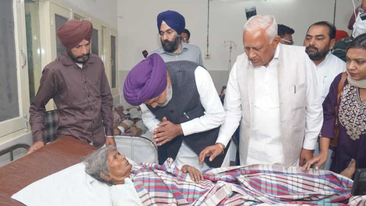 ਸੰਗਰੂਰ ਸੜਕ ਹਾਦਸਾ: ਹਰਪਾਲ ਚੀਮਾ ਤੇ ਬਰਿੰਦਰ ਗੋਇਲ ਨੇ ਪੀੜਤ ਪਰਿਵਾਰਾਂ ਨਾਲ ਕੀਤੀ ਮੁਲਾਕਾਤ